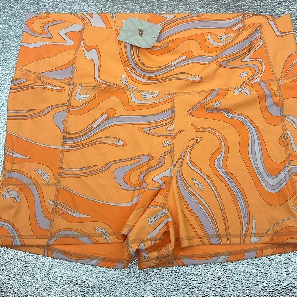 Fabletics Pure Luxe Oasis high waisted pocket 2” short